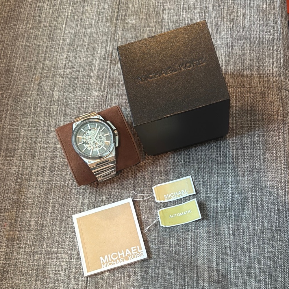New in box Michael Kors “MK9021” - Picture 3 of 8